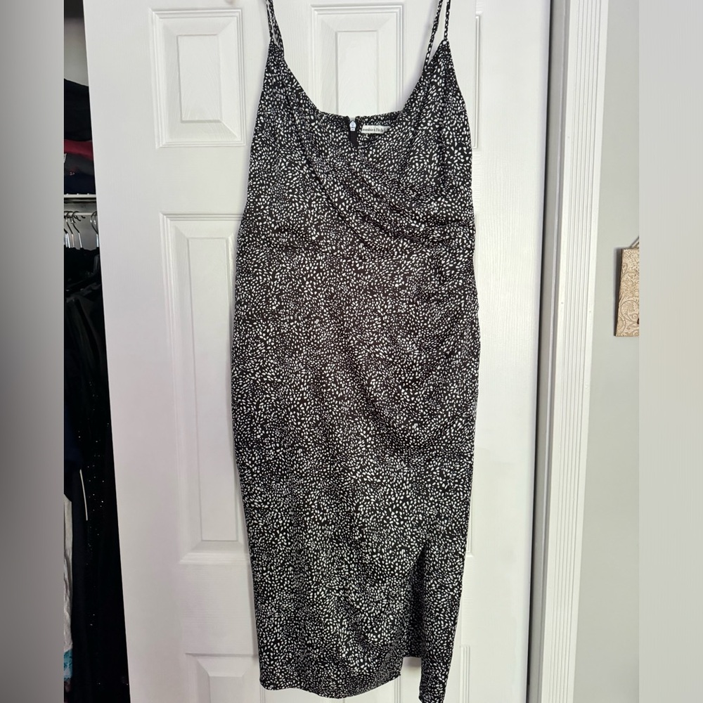 NWT - Abercrombie Black and White Wrap Ruched Midi Dress with Slit - Size L